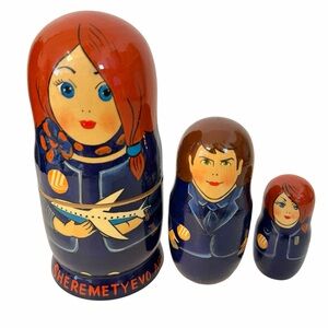 Vintage Sheremetyevo Airport Russia Souvenir Russian 3 Nesting Dolls RARE